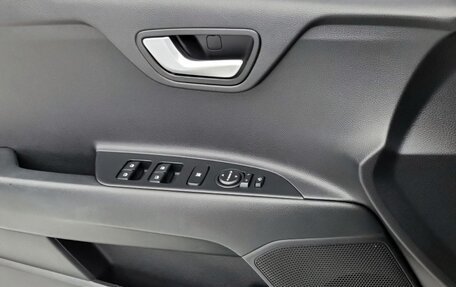 KIA Stonic, 2019 год, 1 305 000 рублей, 12 фотография