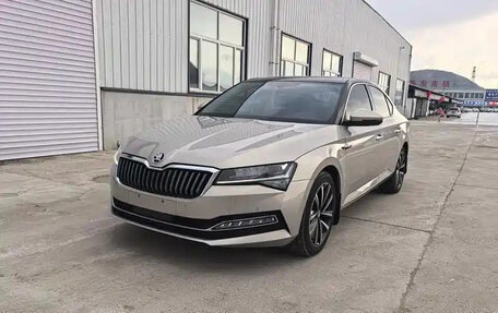 Skoda Superb III рестайлинг, 2021 год, 1 649 000 рублей, 2 фотография
