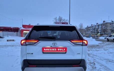 Toyota RAV4, 2021 год, 3 710 000 рублей, 5 фотография