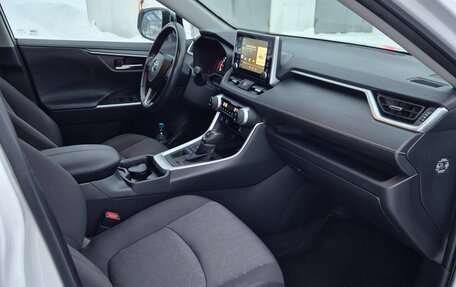 Toyota RAV4, 2021 год, 3 710 000 рублей, 9 фотография