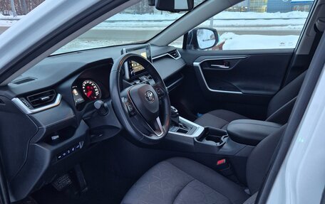 Toyota RAV4, 2021 год, 3 710 000 рублей, 10 фотография