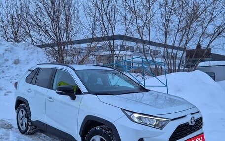 Toyota RAV4, 2021 год, 3 710 000 рублей, 8 фотография