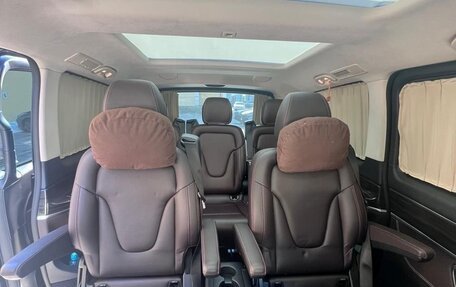 Mercedes-Benz V-Класс, 2018 год, 5 700 000 рублей, 18 фотография