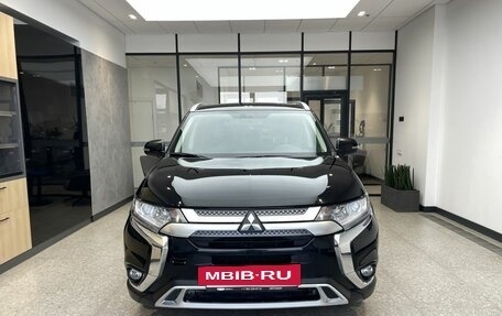 Mitsubishi Outlander III рестайлинг 3, 2021 год, 2 850 000 рублей, 3 фотография