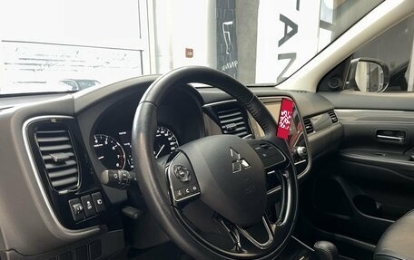 Mitsubishi Outlander III рестайлинг 3, 2021 год, 2 850 000 рублей, 9 фотография