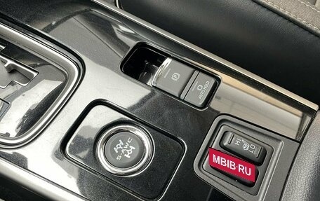 Mitsubishi Outlander III рестайлинг 3, 2021 год, 2 850 000 рублей, 15 фотография