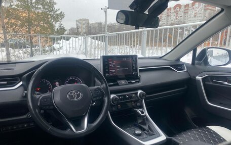 Toyota RAV4, 2019 год, 3 350 000 рублей, 7 фотография