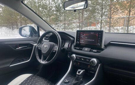 Toyota RAV4, 2019 год, 3 350 000 рублей, 8 фотография