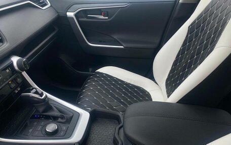 Toyota RAV4, 2019 год, 3 350 000 рублей, 17 фотография