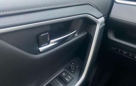 Toyota RAV4, 2019 год, 3 350 000 рублей, 16 фотография