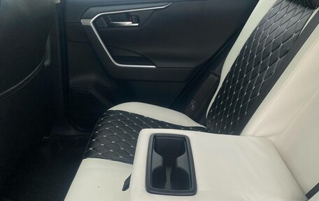 Toyota RAV4, 2019 год, 3 350 000 рублей, 10 фотография