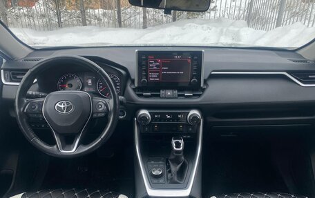 Toyota RAV4, 2019 год, 3 350 000 рублей, 9 фотография