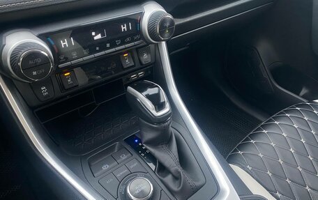 Toyota RAV4, 2019 год, 3 350 000 рублей, 14 фотография