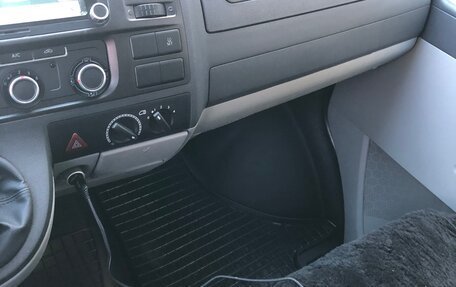 Volkswagen Transporter T5 рестайлинг, 2013 год, 2 890 000 рублей, 8 фотография