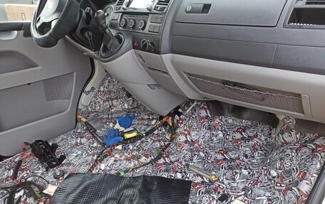 Volkswagen Transporter T5 рестайлинг, 2013 год, 2 890 000 рублей, 20 фотография