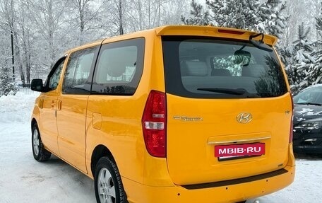 Hyundai Grand Starex Grand Starex I рестайлинг 2, 2018 год, 3 600 000 рублей, 2 фотография