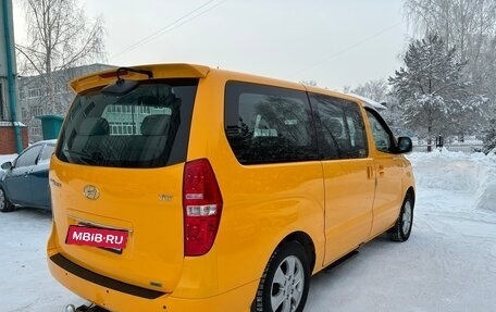 Hyundai Grand Starex Grand Starex I рестайлинг 2, 2018 год, 3 600 000 рублей, 3 фотография