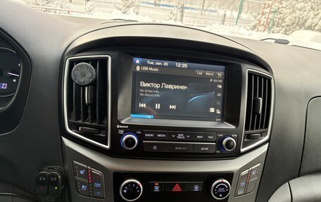 Hyundai Grand Starex Grand Starex I рестайлинг 2, 2018 год, 3 600 000 рублей, 26 фотография