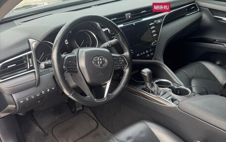 Toyota Camry, 2021 год, 3 300 000 рублей, 5 фотография