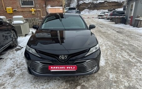 Toyota Camry, 2021 год, 3 300 000 рублей, 2 фотография