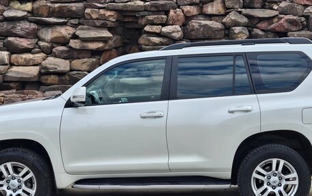 Toyota Land Cruiser Prado 150 рестайлинг 2, 2010 год, 2 870 000 рублей, 5 фотография