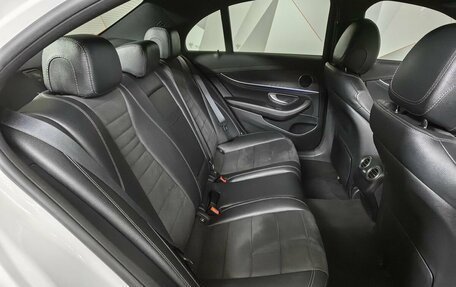 Mercedes-Benz E-Класс, 2020 год, 4 600 000 рублей, 16 фотография