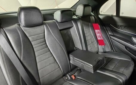 Mercedes-Benz E-Класс, 2020 год, 4 600 000 рублей, 17 фотография