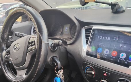 Hyundai Solaris II рестайлинг, 2018 год, 1 200 000 рублей, 8 фотография