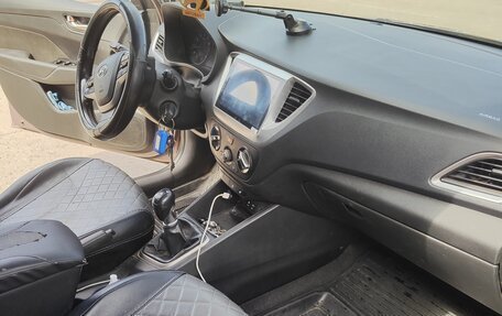 Hyundai Solaris II рестайлинг, 2018 год, 1 200 000 рублей, 14 фотография