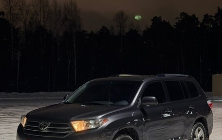 Toyota Highlander III, 2011 год, 1 900 000 рублей, 1 фотография