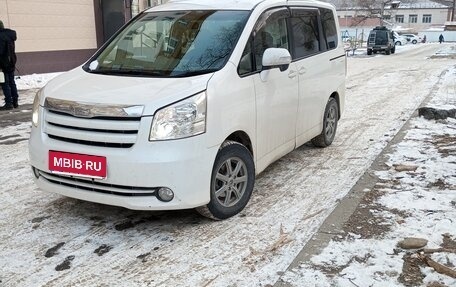 Toyota Noah III, 2009 год, 1 299 000 рублей, 1 фотография