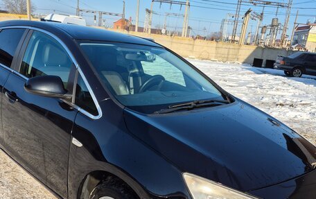 Opel Astra J, 2011 год, 680 000 рублей, 1 фотография