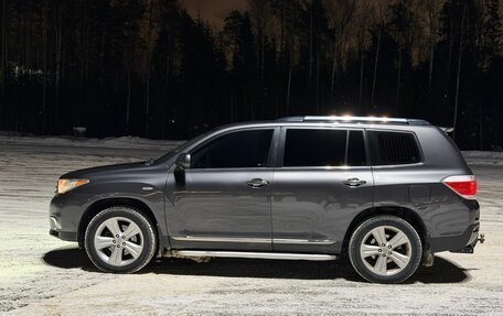 Toyota Highlander III, 2011 год, 1 900 000 рублей, 2 фотография