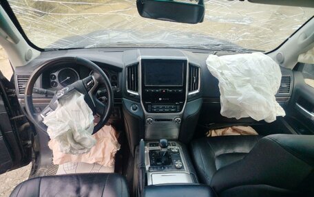 Toyota Land Cruiser 200, 2018 год, 4 675 000 рублей, 5 фотография