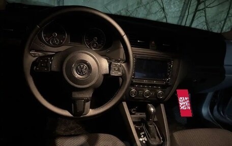 Volkswagen Jetta VI, 2014 год, 1 000 000 рублей, 6 фотография