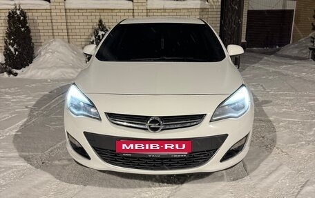 Opel Astra J, 2013 год, 830 000 рублей, 2 фотография