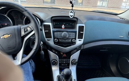 Chevrolet Cruze II, 2011 год, 700 000 рублей, 5 фотография