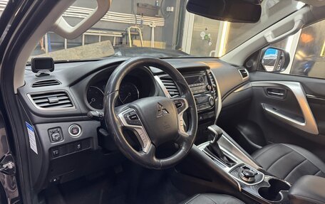 Mitsubishi Pajero Sport III рестайлинг, 2019 год, 3 500 000 рублей, 10 фотография