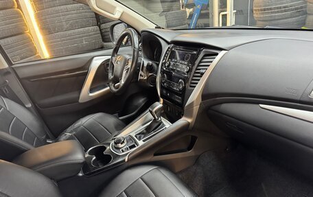 Mitsubishi Pajero Sport III рестайлинг, 2019 год, 3 500 000 рублей, 11 фотография