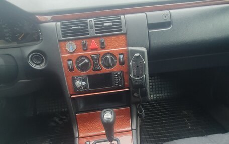 Mercedes-Benz E-Класс, 1999 год, 500 000 рублей, 6 фотография