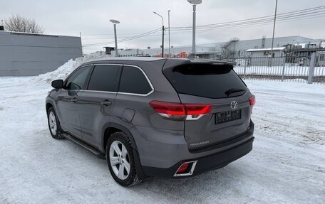 Toyota Highlander III, 2017 год, 3 000 000 рублей, 4 фотография