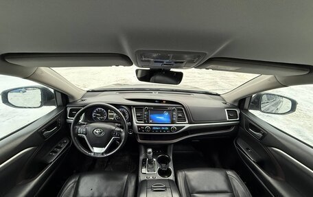 Toyota Highlander III, 2017 год, 3 000 000 рублей, 5 фотография