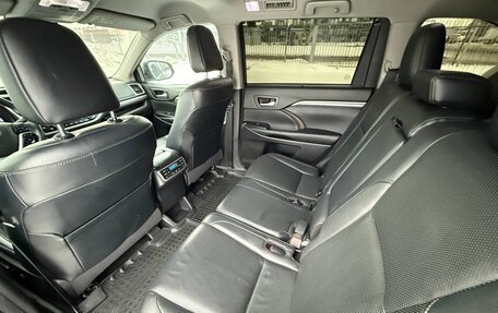 Toyota Highlander III, 2017 год, 3 000 000 рублей, 9 фотография