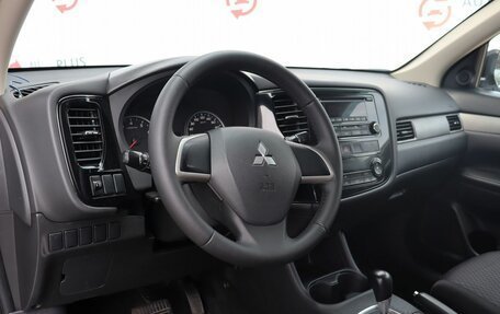Mitsubishi Outlander III рестайлинг 3, 2013 год, 1 480 000 рублей, 7 фотография