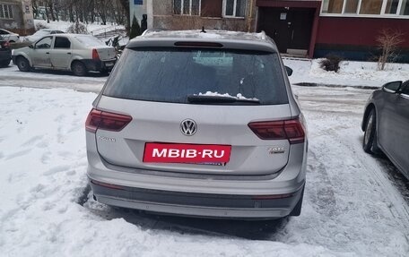 Volkswagen Tiguan II, 2017 год, 2 400 000 рублей, 3 фотография