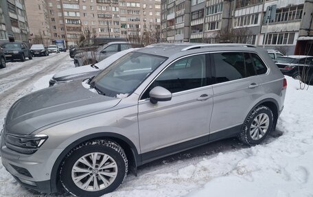 Volkswagen Tiguan II, 2017 год, 2 400 000 рублей, 4 фотография