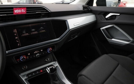 Audi Q3, 2020 год, 3 749 000 рублей, 23 фотография