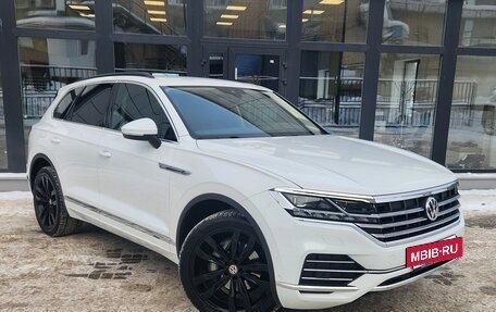 Volkswagen Touareg III, 2019 год, 4 700 000 рублей, 2 фотография