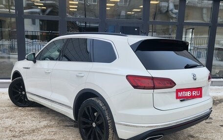 Volkswagen Touareg III, 2019 год, 4 700 000 рублей, 3 фотография
