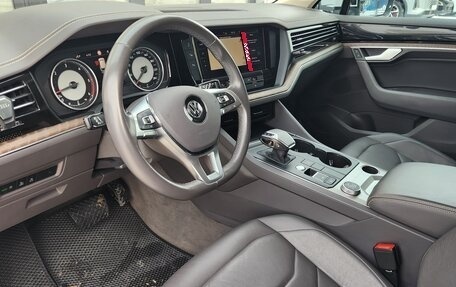 Volkswagen Touareg III, 2019 год, 4 700 000 рублей, 7 фотография